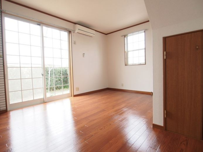 アメニティタウンハウスの洋室|コンパクトで使いやすい洋室です