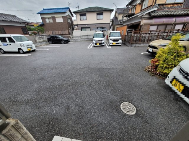 シャーメゾン オーヴェストの駐車場|平面式の駐車場です。