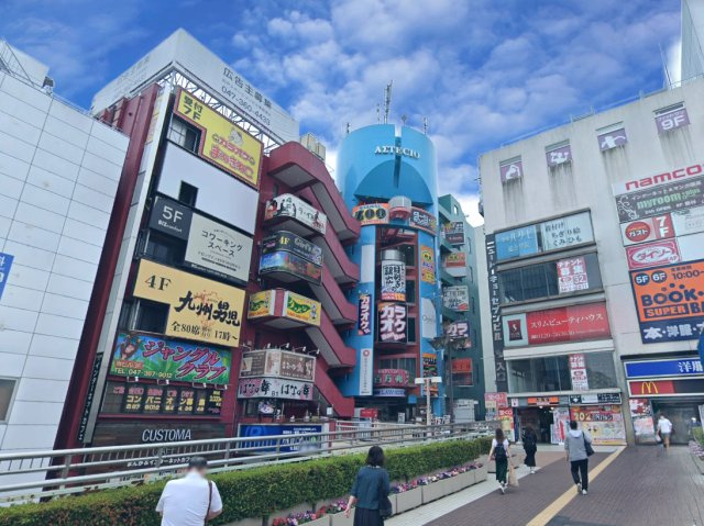 アステシオビルの周辺