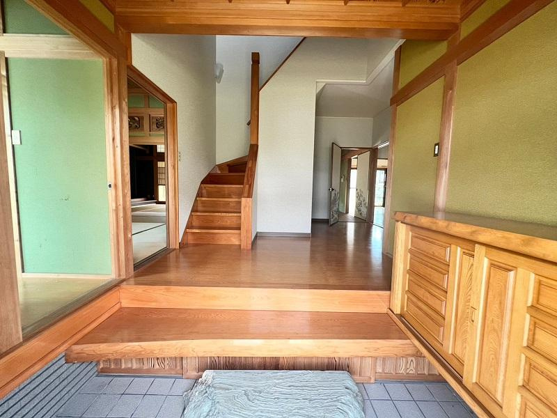 吾川郡いの町枝川　中古住宅の玄関