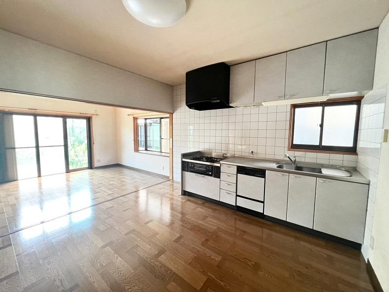 吾川郡いの町枝川　中古住宅の居間・リビング