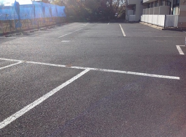 レオパレスクラッセの駐車場