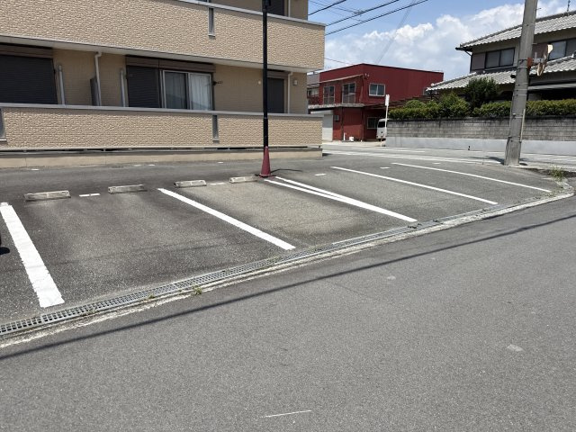 フェリア佐用岡の駐車場