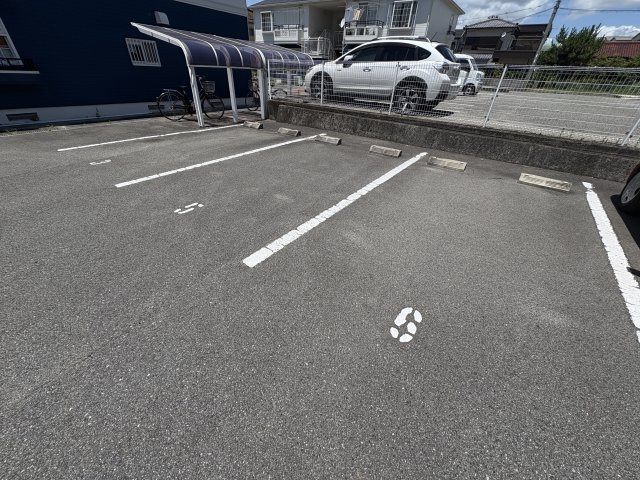 サニーＤハウス芝町の駐車場