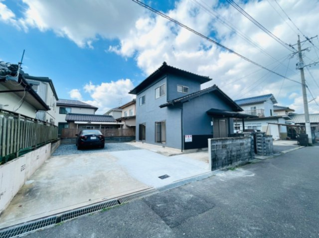 西宮市4丁目　中古戸建　【行橋市　中古戸建】の外観|駐車場も3～4台停めれます♪【行橋市　中古戸建】