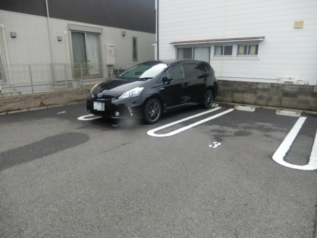 クレールわかばの駐車場