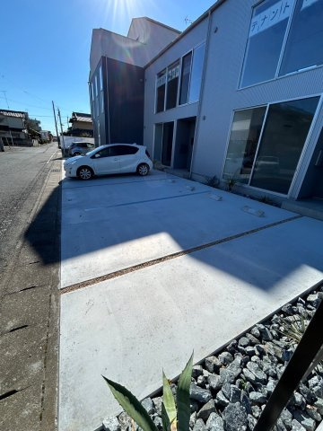 MEZO TERRACEの駐車場