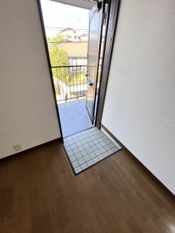 サンヒルズBの玄関