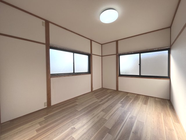 サンヒルズBの洋室