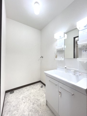 サンヒルズBの洗面所