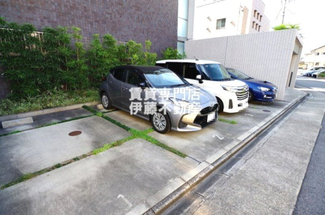 ペル・マアトの駐車場