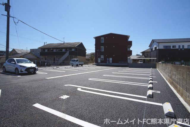 熊本市中央区出水６丁目のアパートの駐車場