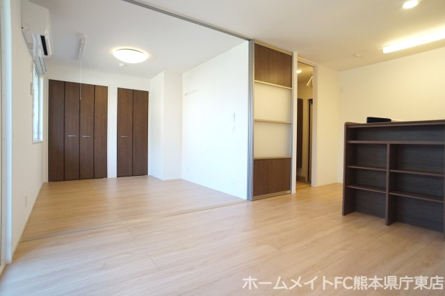 熊本市中央区出水６丁目のアパートの居間・リビング