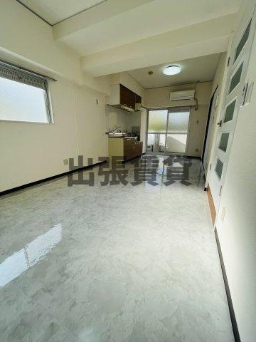 仲介手数料0円！ベルメゾン大曽根の居間・リビング