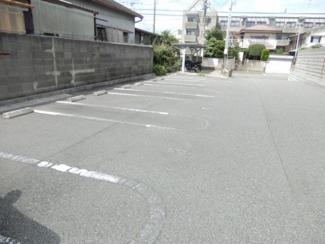 ユマリアコートの駐車場
