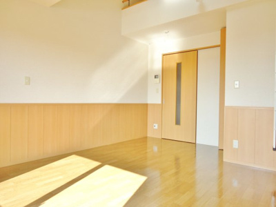 【居間・リビング】 | イル・ソーレ春日 | 洋室9.25帖