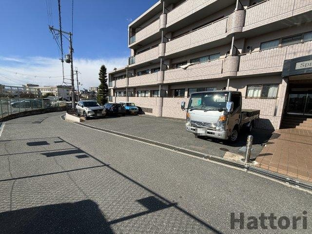 スプリングヒルズⅢの駐車場