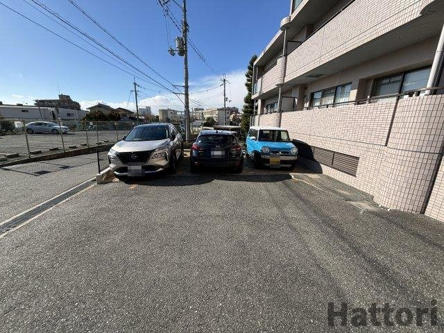 スプリングヒルズⅢの駐車場
