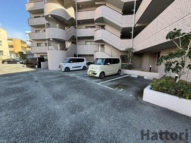 スプリングヒルズⅢの駐車場