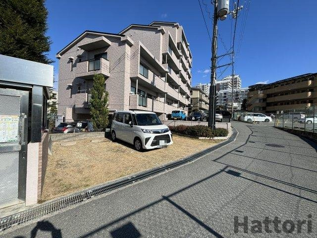 スプリングヒルズⅢの駐車場