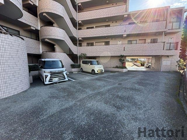 スプリングヒルズⅢの駐車場