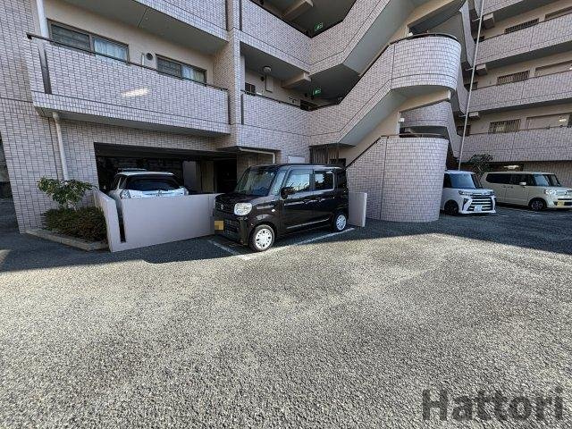 スプリングヒルズⅢの駐車場
