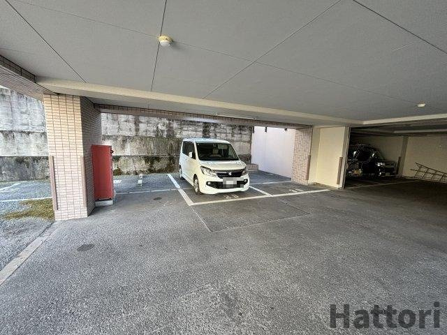 スプリングヒルズⅢの駐車場