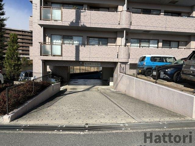 スプリングヒルズⅢの駐車場