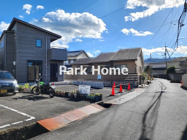 高知市鴨部高町-西棟-　戸建ての前面道路含む現地写真