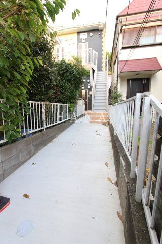 ラフィーナー弘明寺のエントランス