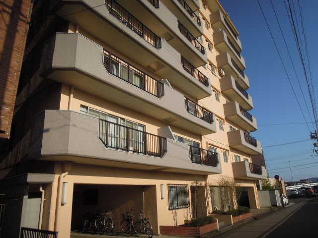 福井グランドハイツの外観