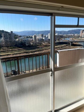 福井グランドハイツの展望|リビングからの眺望。足羽川が綺麗に望めますね