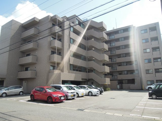 サーパス二の宮の外観