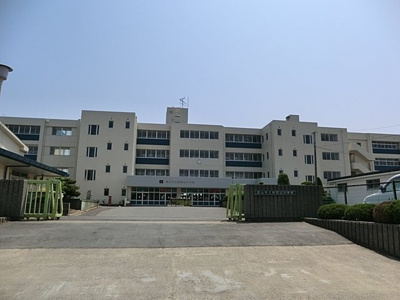 流山市立南流山小学校まで1300ｍ