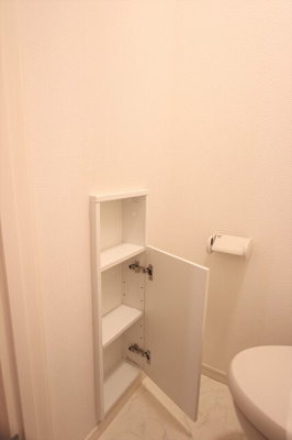 トイレ内収納２ヶ所あり