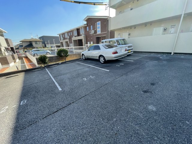 アネックス森岡の駐車場