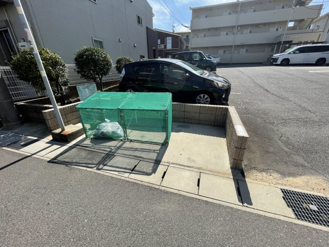 アネックス森岡の駐車場