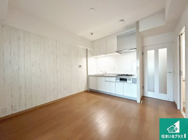 伊丹春日丘アーバンコンフォートＡ棟の居間・リビング|ご家族で広々とくつろげるLDK！