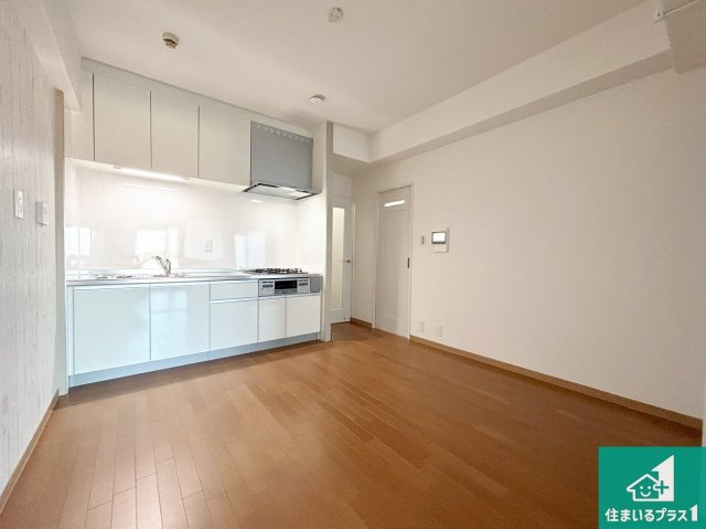 伊丹春日丘アーバンコンフォートＡ棟の居間・リビング|明るい日差しが眩しいリビング！