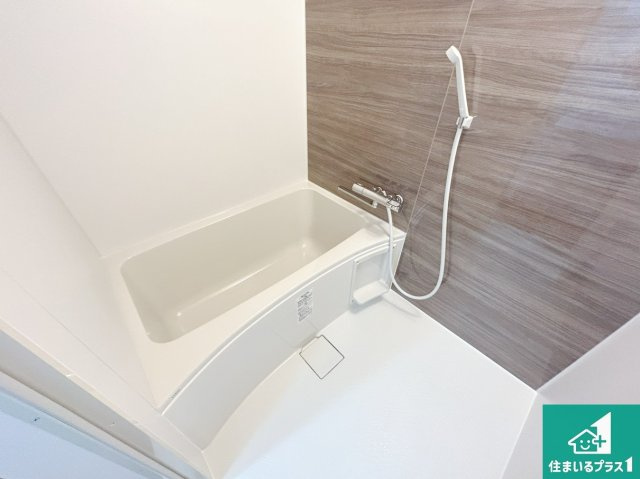 伊丹春日丘アーバンコンフォートＡ棟の浴室|足をゆったり伸ばして寛げる浴槽！