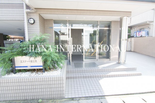 エステート富士見のエントランス