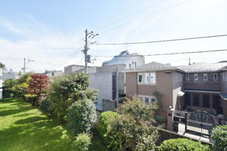 【展望】 | 眼前に広がる空の雄大さと、このお部屋の自慢の一つである「眺望」をご覧ください。毎日、この景色を独り占めできる新生活に夢が広がります。～即日のご見学可能～　お問合せはお気軽にどうぞ。