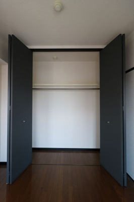 【収納】 | ピュアドーム高宮ロイヤルズ | 別号室の写真になります。現況優先。