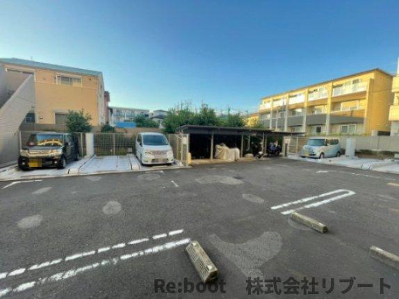 レジディア浦安の駐車場