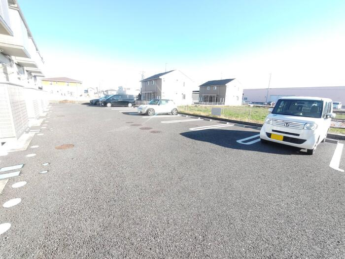 サニーウェルの駐車場|高崎、前橋のお部屋探しはエンドスケープまで！お客様の理想お聞かせ下さい♪