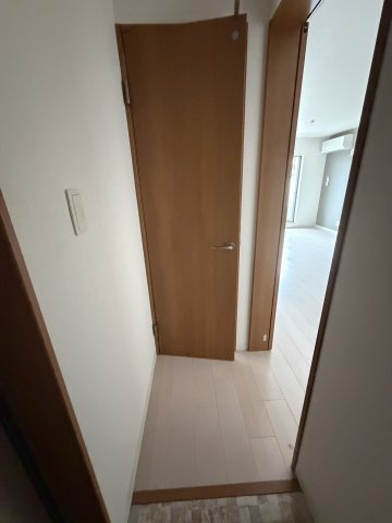 クリエオーレ忍ケ丘の玄関