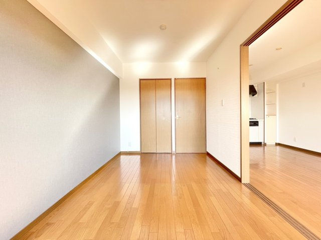 グローバル洛西口 3階の洋室