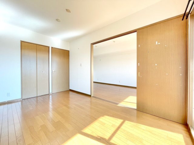 グローバル洛西口 3階の洋室
