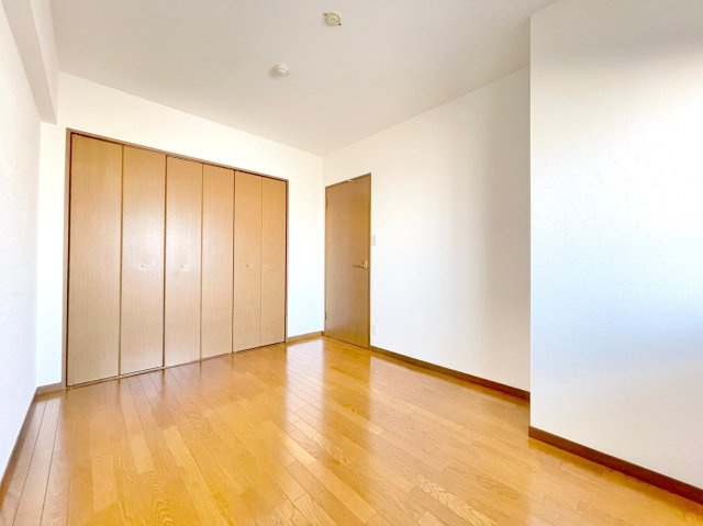 グローバル洛西口 3階の洋室
