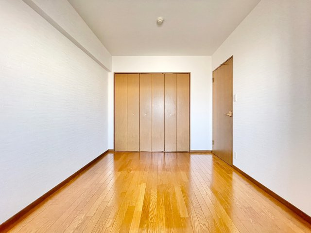 グローバル洛西口 3階の洋室